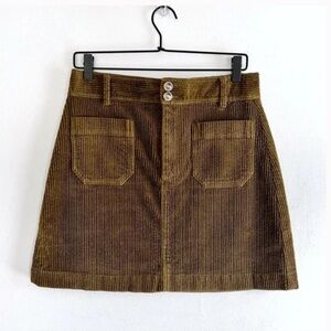 Madewell Corduroy A-Line Front pocket Mini Skirt front in Olive Green - 4
